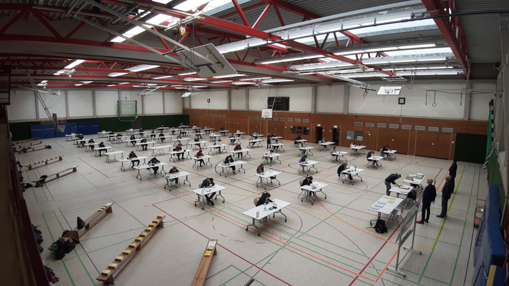 Abitur in der Sporthalle